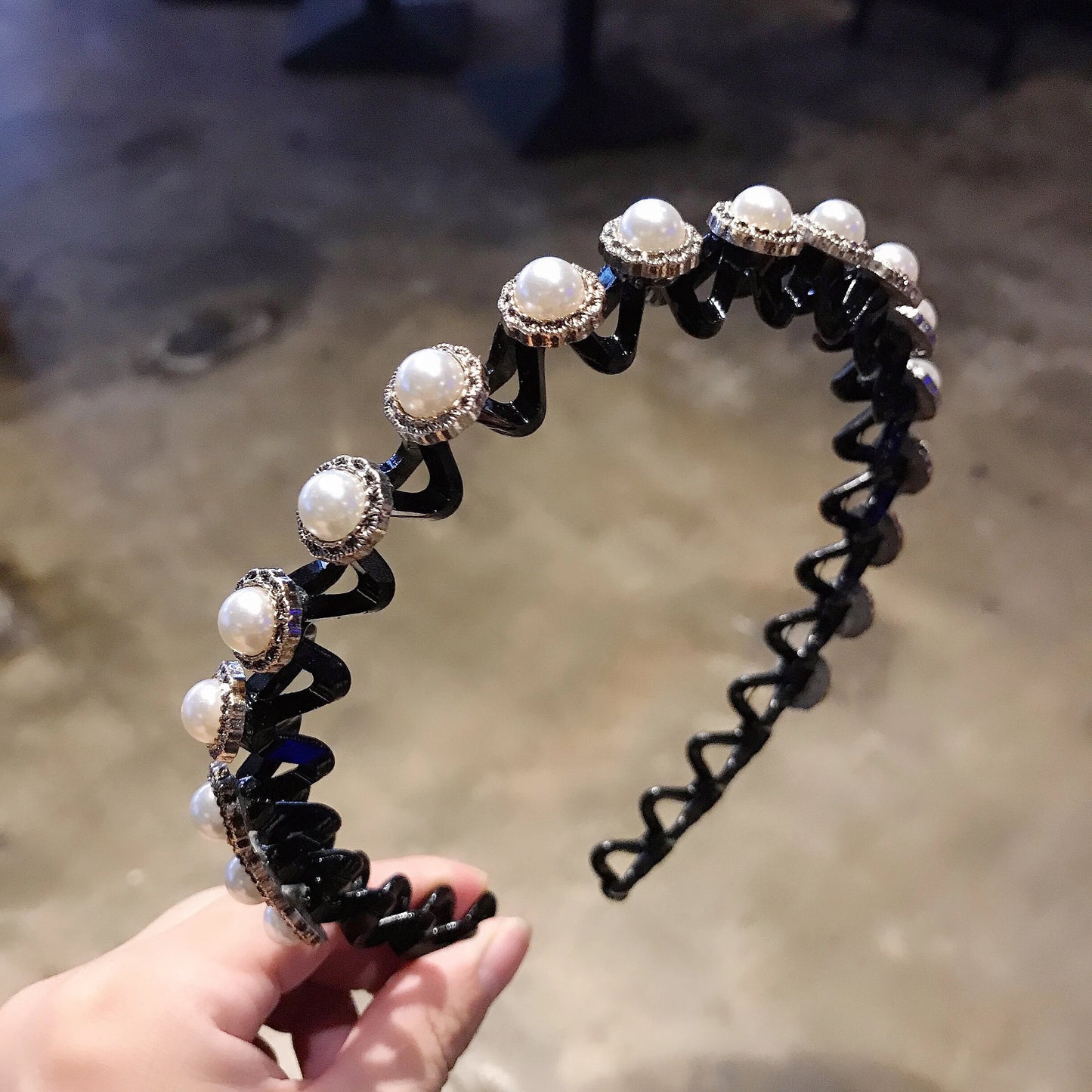 Eleganter Haarreif mit Perlen & Strass – Elastisches, rutschfestes Stirnband mit Blumen für Damen & Mädchen Kaufschwan® Perlweiß
