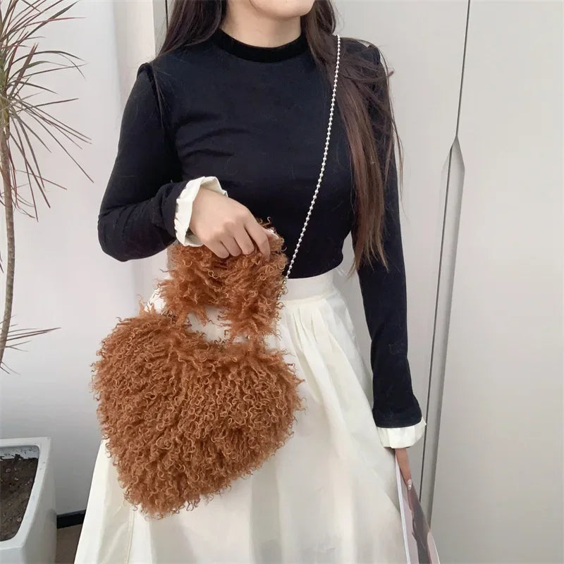 Herzförmige Plüsch Crossbody Tasche – Süße Love Kunstfell Damen Schultertasche & Flauschige Unterarm Handtasche Kaufschwan®