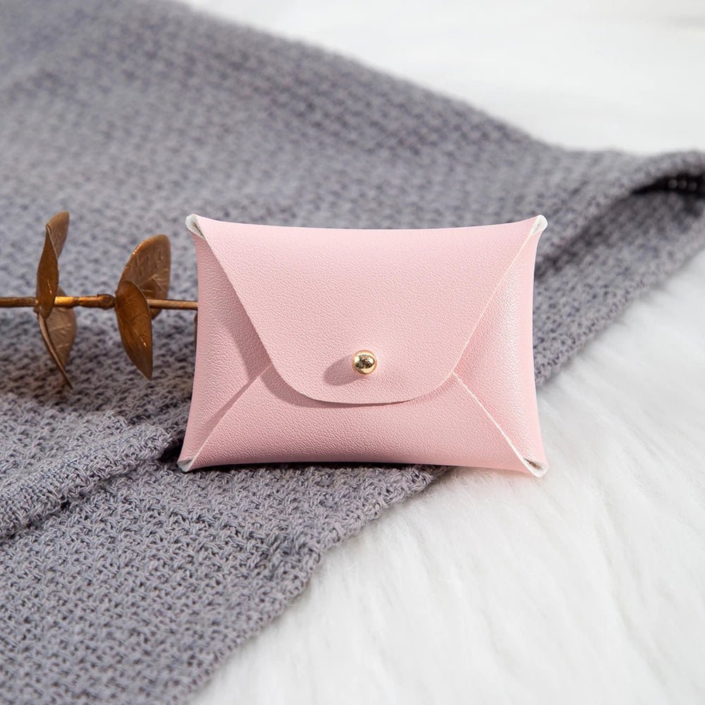 100 Stück Silberne Schmuckbeutel mit Logo – 10x7cm Lederbeutel mit Kordelzug | Für Ohrringe, Ringe, Halsketten, Münzen & Schlüsselanhänger