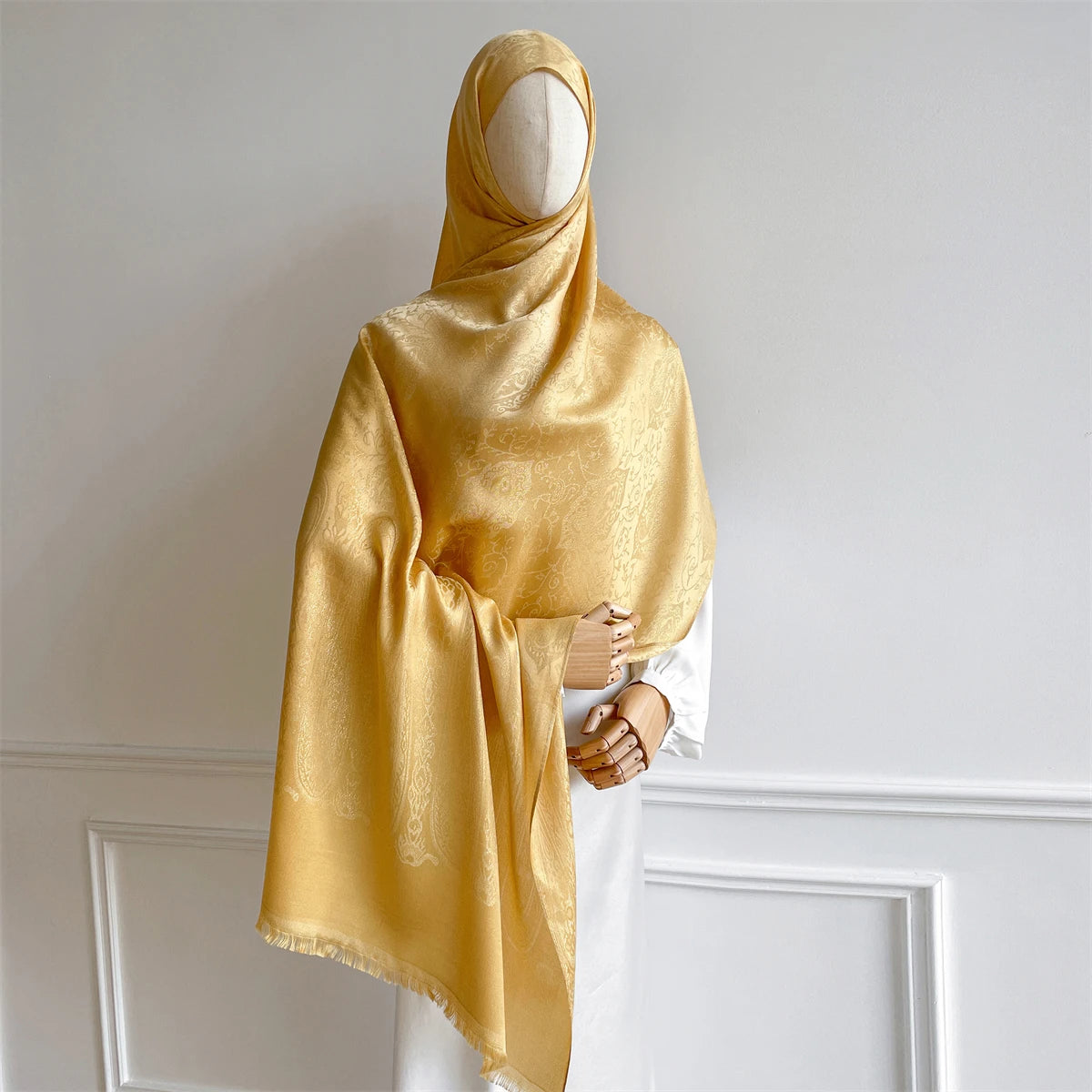 Luxus Hijab mit Blumenmuster & Goldfäden – Damen Jacquard Schal | Muslimisches Kopftuch für Ramadan, Winter & Festliche Anlässe Kaufschwan® Gelb
