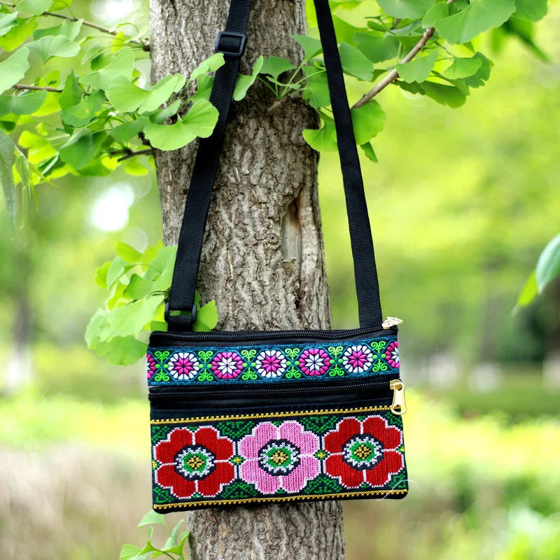 Bestickte Umhängetasche – Damen Schultertasche mit Drei-Lagen-Reißverschluss | Handy- & Münztasche Kaufschwan® Design 3