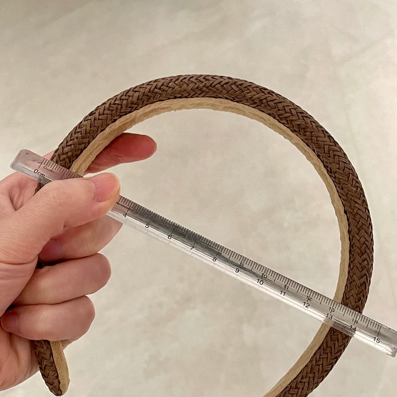 Breiter Haarreif aus Raffia-Gras – Gekreuztes Geflecht-Haarband für Damen | Schlichtes Sommer-Accessoire für Urlaub & Alltag Kaufschwan®
