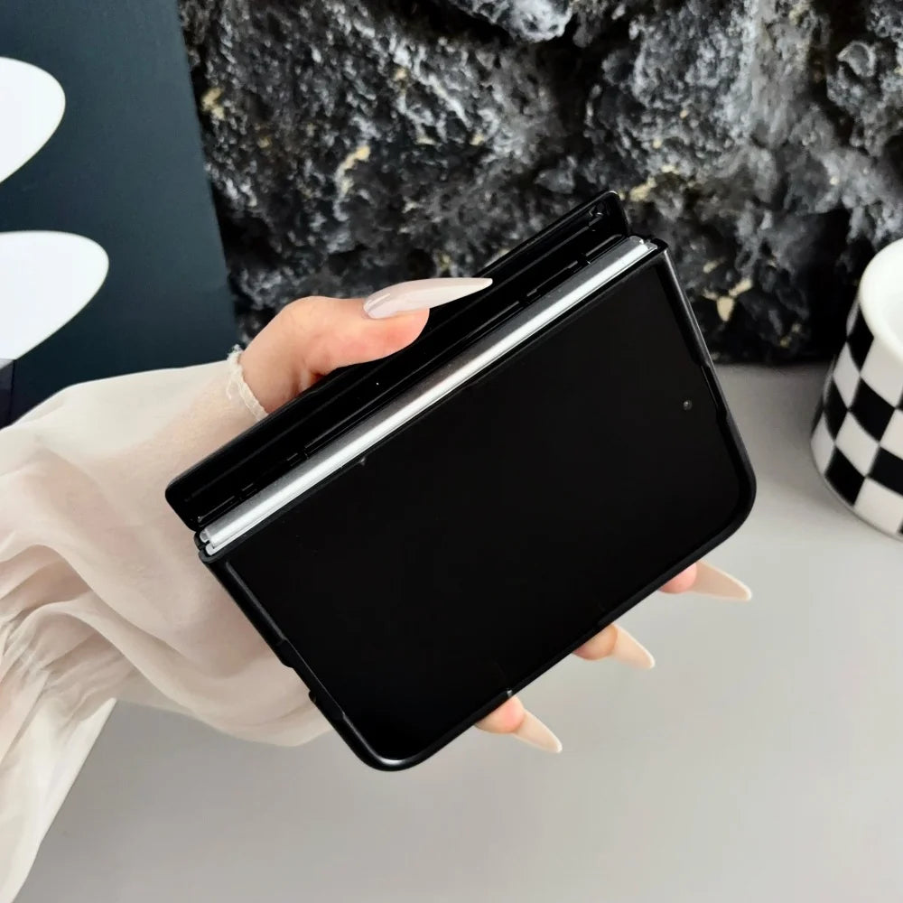 Luxuriöse Matte Lederhülle für iPhone Duo 18 Fold – Magnetische MagSafe-Kompatible Schutzhülle mit Kabellosem Laden und Stoßschutz Kaufschwan®
