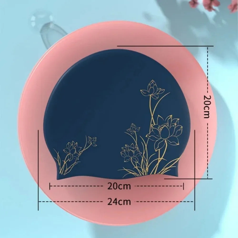 Silikon Schwimmkappe für Damen – Wasserdichte Badehaube mit Lotusmuster | Weiche & Elastische Schwimmhaube für Langes Haar mit Ohrenschutz
