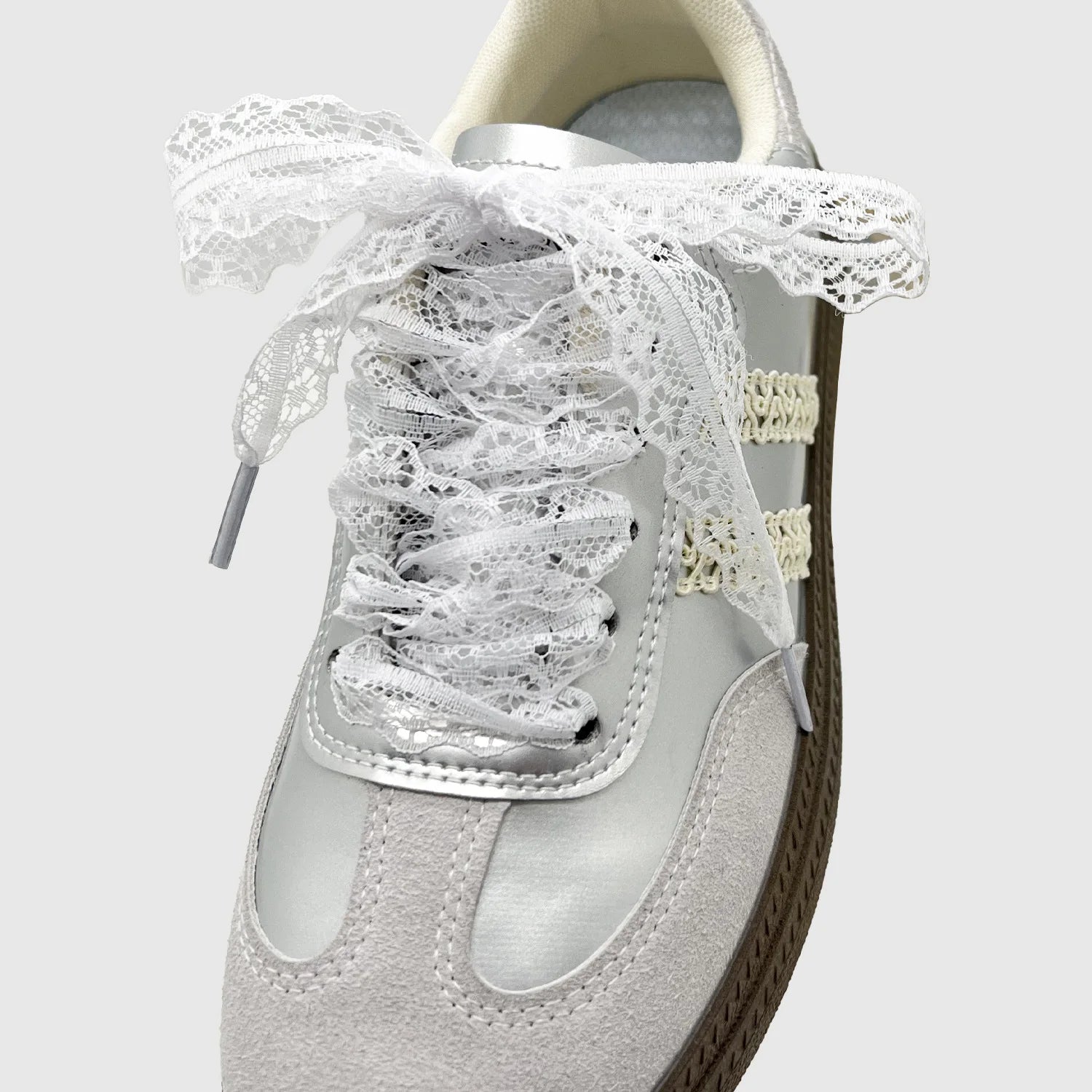 Spitze Schnürsenkel – Flache Breite Modische Laces für Damen Sneaker & Freizeitschuhe | Elegante Schwarze & Weiße Schuh Accessoires Kaufschwan® Weiß 120cm