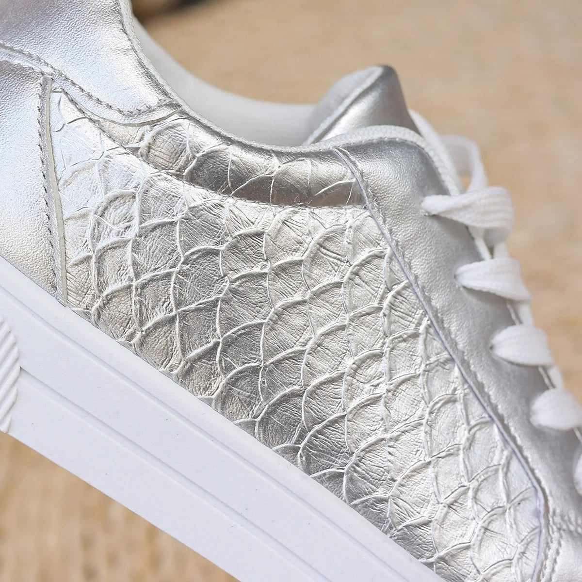 Damen Sneaker in Gold & Silber – Übergröße 42 | Frühling & Herbst Schnürschuhe aus Weichem PU Leder | Modische Freizeitschuhe Kaufschwan®