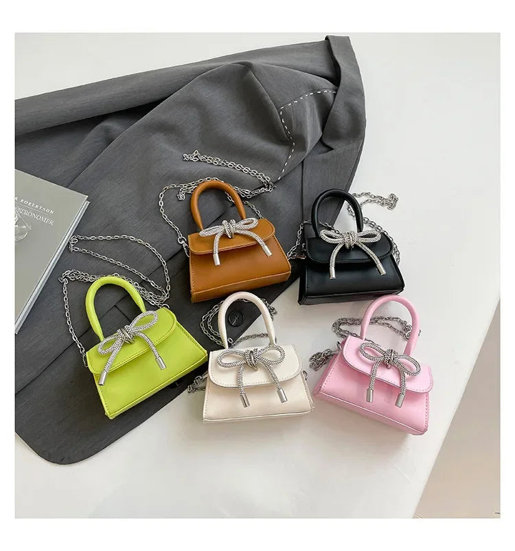 Bunte Schultertasche mit Schmetterlingsknoten – PU Leder Crossbody Ketten-Satchel & Handtasche für Damen