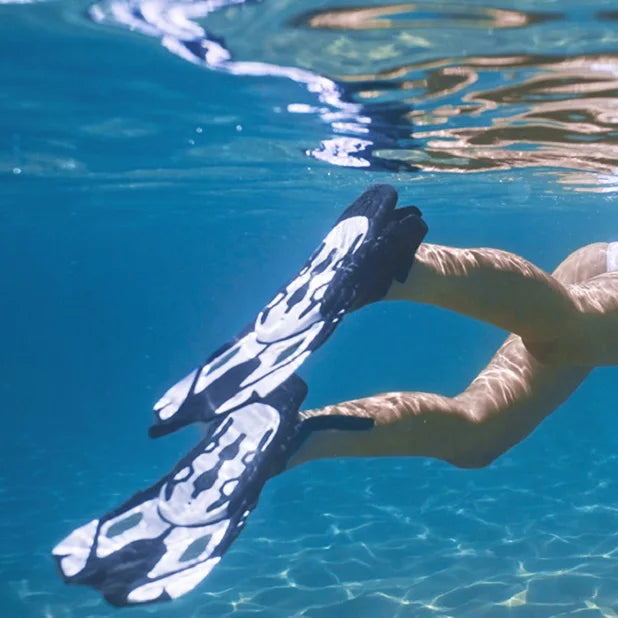 Schnorchelflossen | Verstellbare Schnallen | Kurze Silikon Schwimmflossen | Offene Ferse Tauchschuhe für Anfänger Kaufschwan®