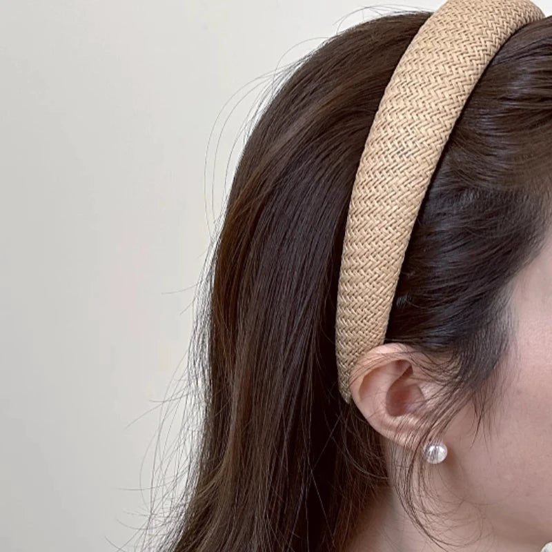 Breiter Haarreif aus Raffia-Gras – Gekreuztes Geflecht-Haarband für Damen | Schlichtes Sommer-Accessoire für Urlaub & Alltag Kaufschwan®