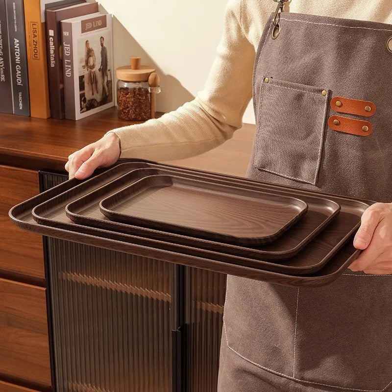 Rechteckiges Kunststoff-Serviertablett in Holzoptik – Multifunktionales Tablett für Haushalt & Gewerbe, Wasserbecher, Kuchen & Desserts