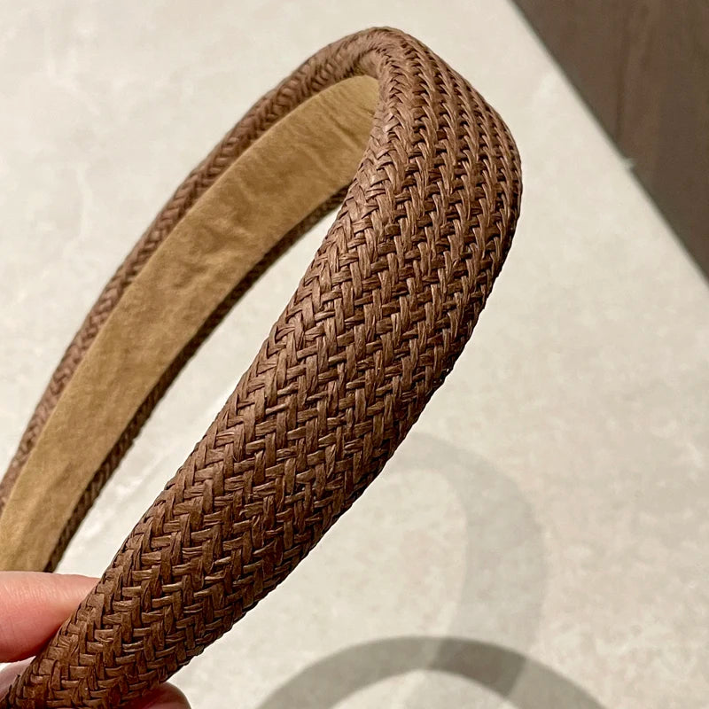 Breiter Haarreif aus Raffia-Gras – Gekreuztes Geflecht-Haarband für Damen | Schlichtes Sommer-Accessoire für Urlaub & Alltag Kaufschwan® Dunkler Kaffee