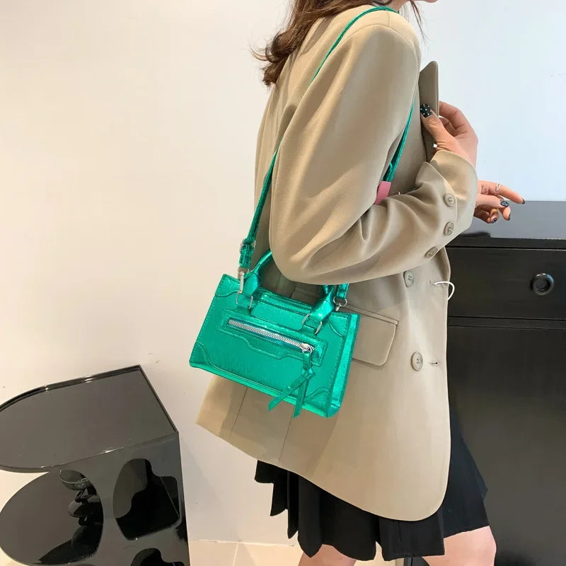Glänzende Lackleder Crossbody Tasche – Damen Schulter Handtasche im Weichen Quadratischen Design mit Reißverschluss & Polyesterfutter Kaufschwan®