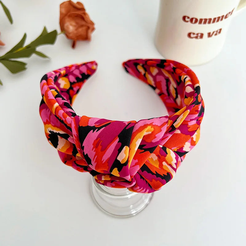 Satin-Haarreif mit Batik-Blumen & großer Schleife – Farbiges Stirnband für Damen & Mädchen | Modisches Haaraccessoire Kaufschwan® Rot
