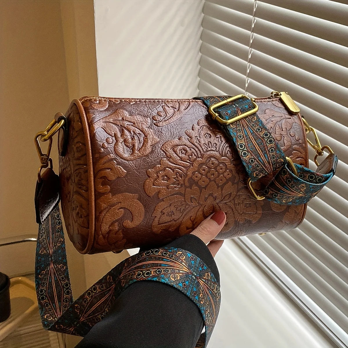 Retro Bestickte Blumen Leder Schultertasche – Klassische Zylinder Crossbody Handtasche für Damen | Alltag, Arbeit & Party Kaufschwan® Braun