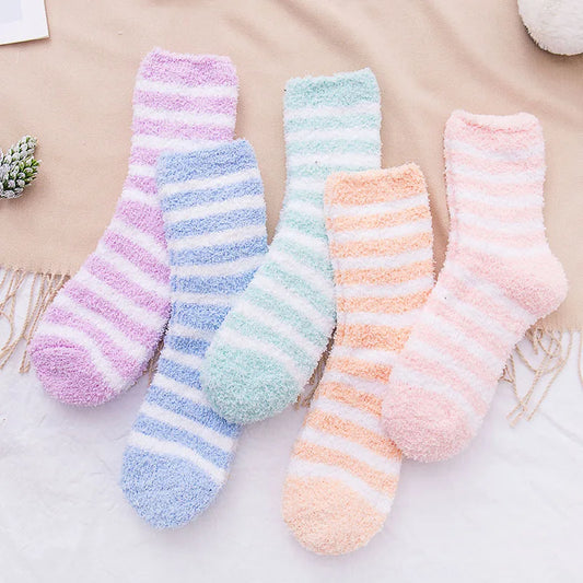 Damen Herbst & Winter Gestreifte Korallenfleece-Schlafsocken | Dicke Warme Wadenlange Haussocken Kaufschwan®