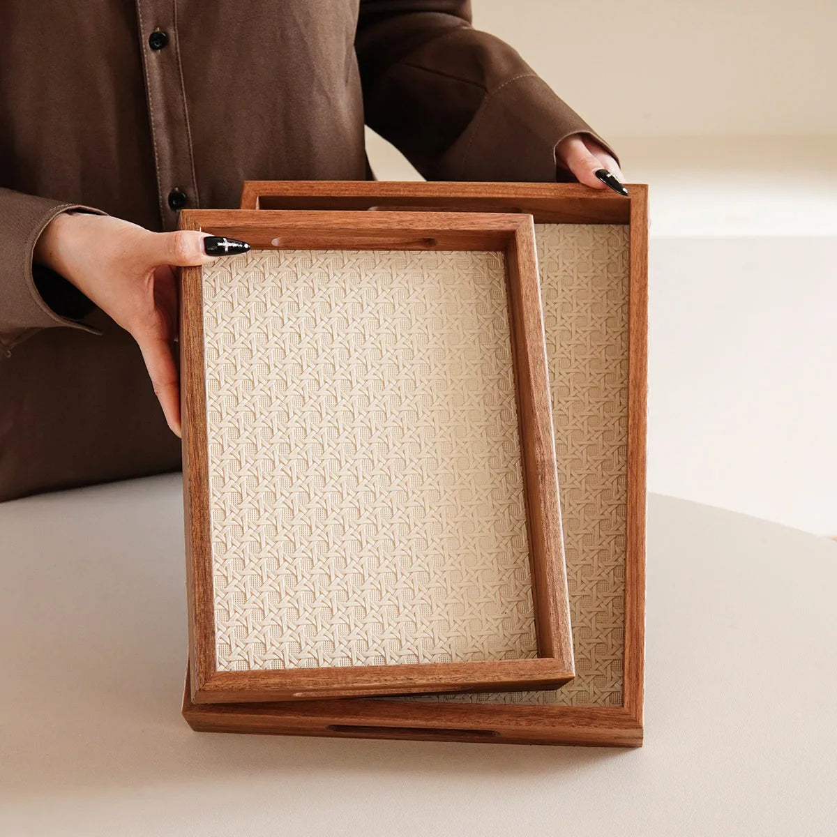Leder-Tablett mit Bambusmuster & Akazienholz – Dekoratives Schmuck- & Aromatherapie-Tablett für Zuhause & Geschenkideen
