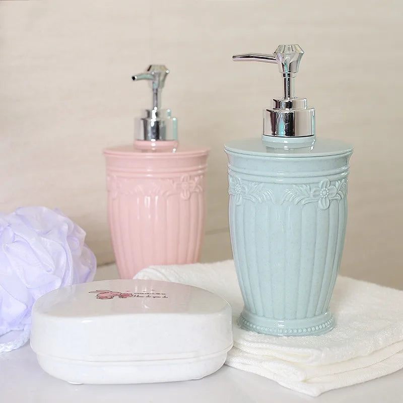Modischer Buntglas-Seifenspender mit Gravur – Handpumpe für Bad-Desinfektionsmittel & Shampoo-Emulsion Kaufschwan®