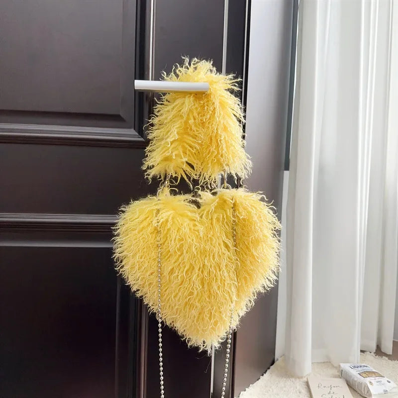 Herzförmige Plüsch Crossbody Tasche – Süße Love Kunstfell Damen Schultertasche & Flauschige Unterarm Handtasche