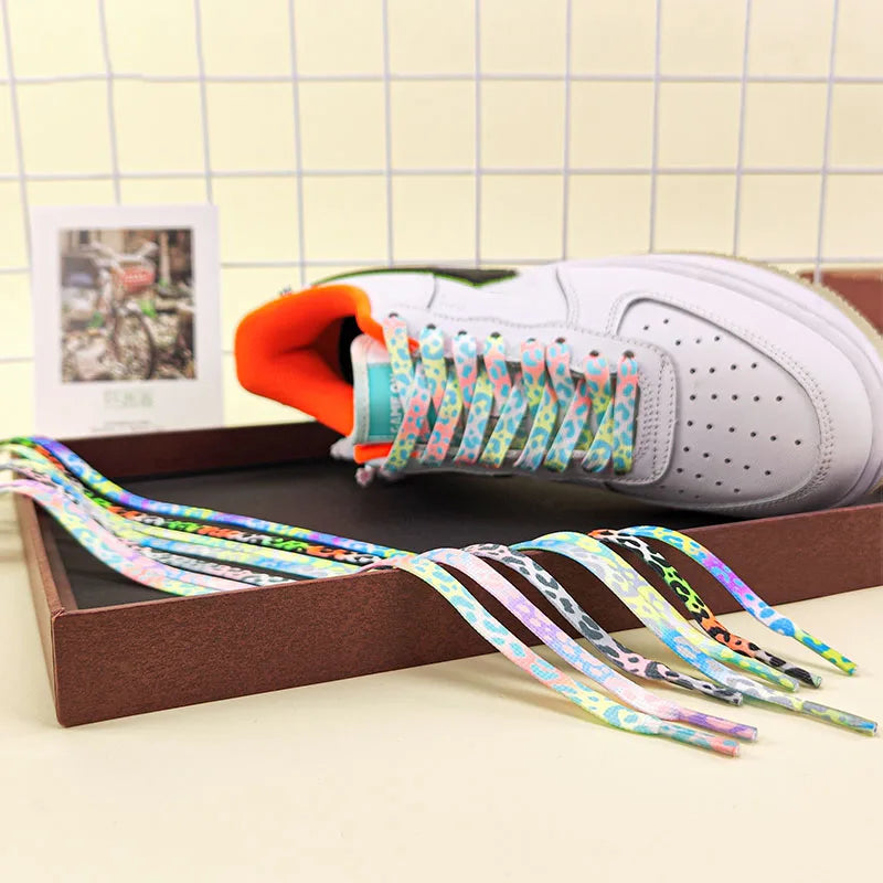 Flache Modische Schnürsenkel – Leopardenmuster & Tie-Dye Farbverlauf | Stilvolle Laces für AF1, AJ1 & Leinensneaker Damen & Herren Kaufschwan®