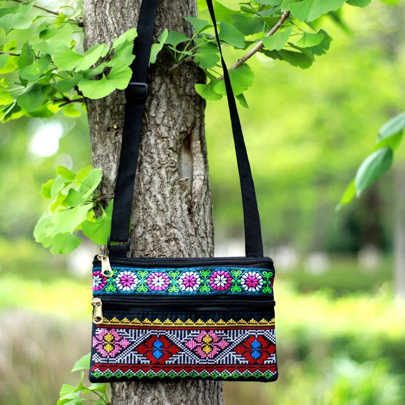 Bestickte Umhängetasche – Damen Schultertasche mit Drei-Lagen-Reißverschluss | Handy- & Münztasche Kaufschwan® Design 10