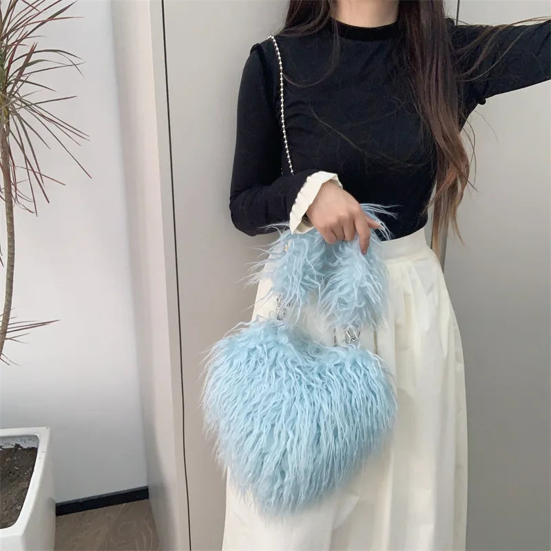 Herzförmige Plüsch Crossbody Tasche – Süße Love Kunstfell Damen Schultertasche & Flauschige Unterarm Handtasche