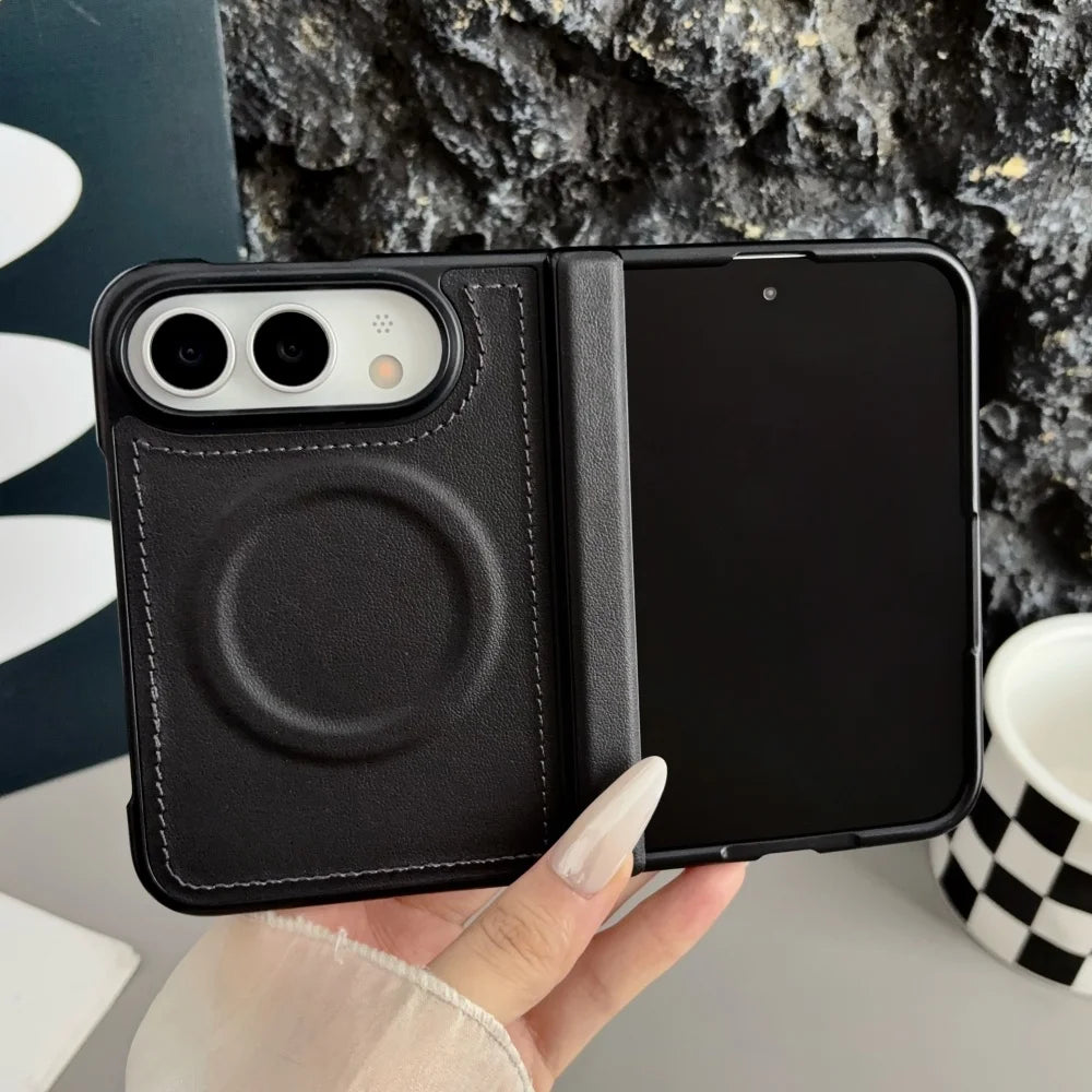 Luxuriöse Matte Lederhülle für iPhone Duo 18 Fold – Magnetische MagSafe-Kompatible Schutzhülle mit Kabellosem Laden und Stoßschutz Kaufschwan®