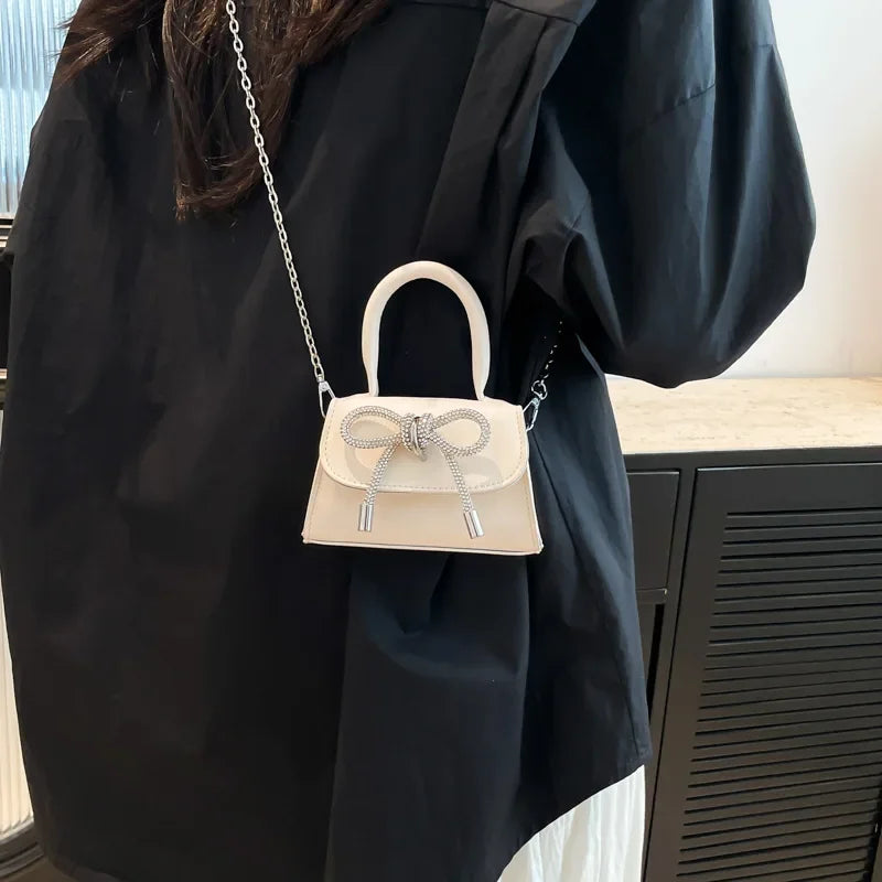 Bunte Schultertasche mit Schmetterlingsknoten – PU Leder Crossbody Ketten-Satchel & Handtasche für Damen Kaufschwan®