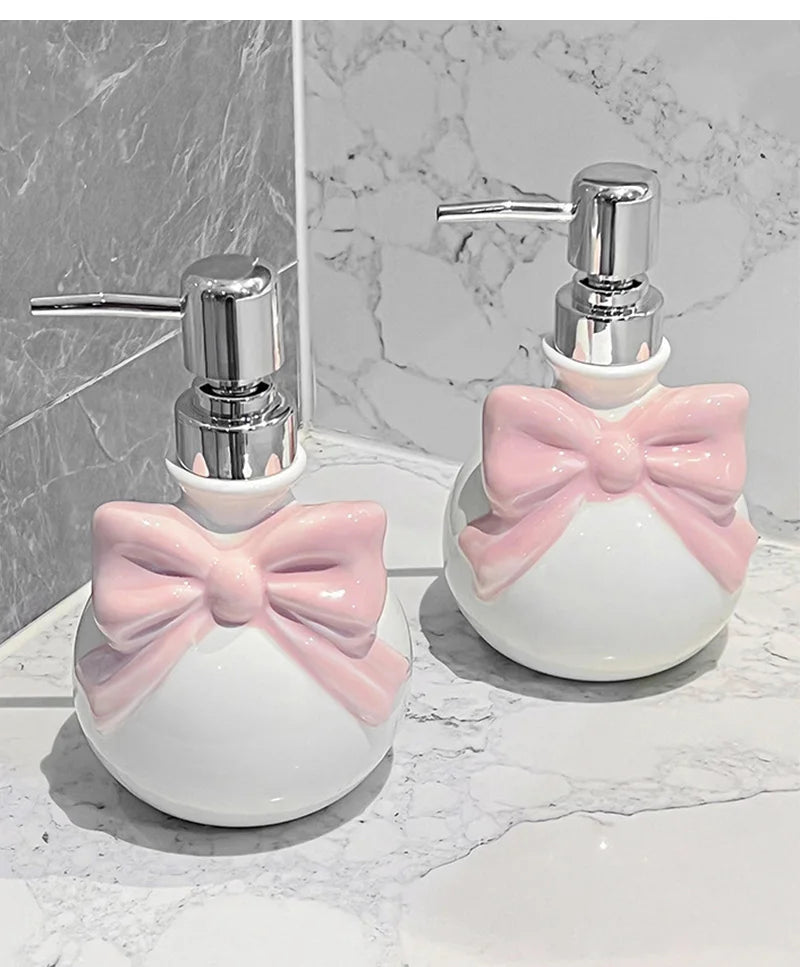 Nachfüllbarer Seifenspender mit Schleifen-Design – Separate Flaschen für Shampoo & Conditioner fürs Badezimmer Kaufschwan®