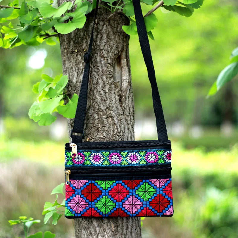 Bestickte Umhängetasche – Damen Schultertasche mit Drei-Lagen-Reißverschluss | Handy- & Münztasche Kaufschwan® Design 7