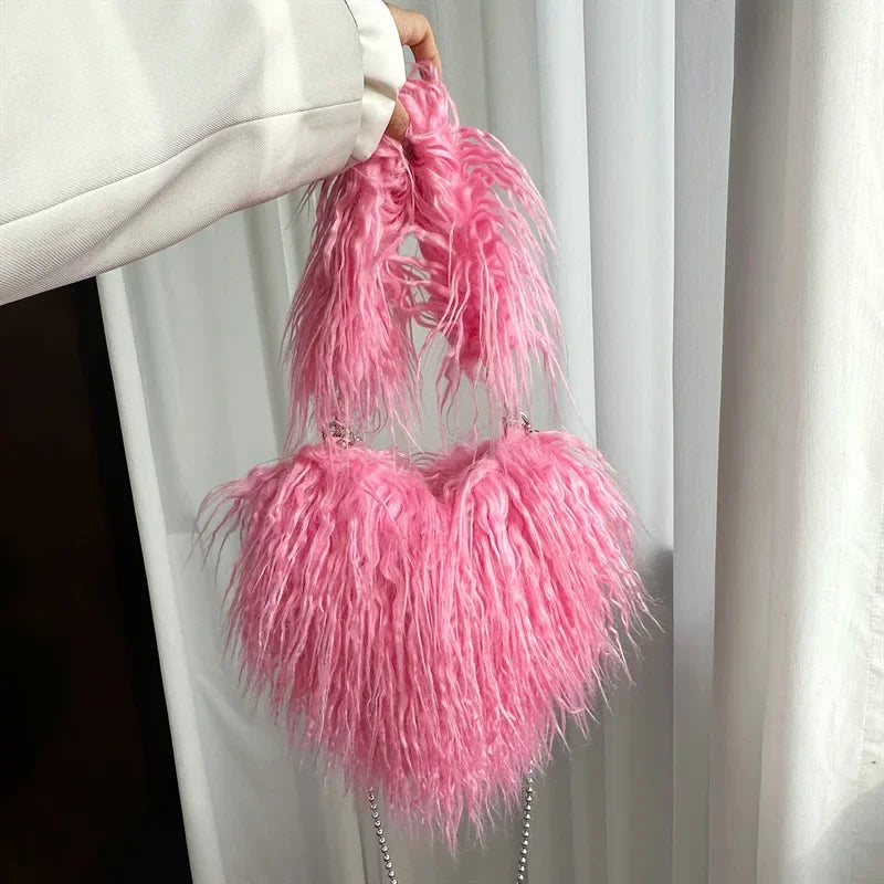 Herzförmige Plüsch Crossbody Tasche – Süße Love Kunstfell Damen Schultertasche & Flauschige Unterarm Handtasche
