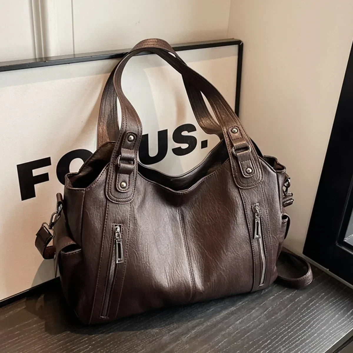 Damen Schultertasche – Hochwertige Kunstleder Handtasche mit Kontrastfarben | Weiches Innenfach & Reißverschluss