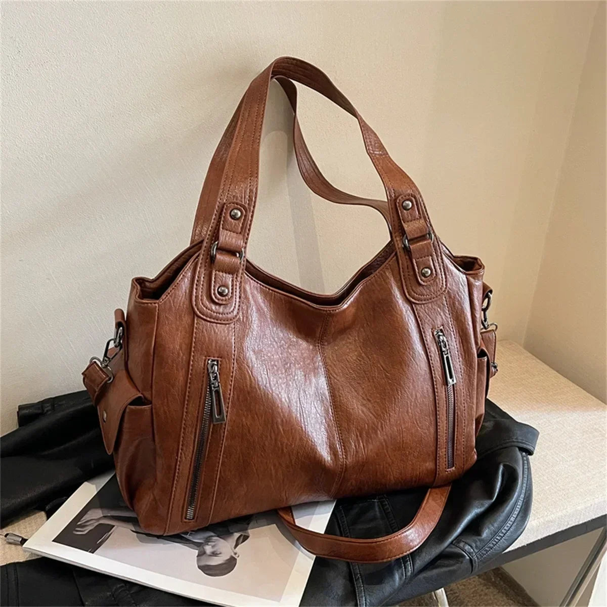 Damen Schultertasche – Hochwertige Kunstleder Handtasche mit Kontrastfarben | Weiches Innenfach & Reißverschluss
