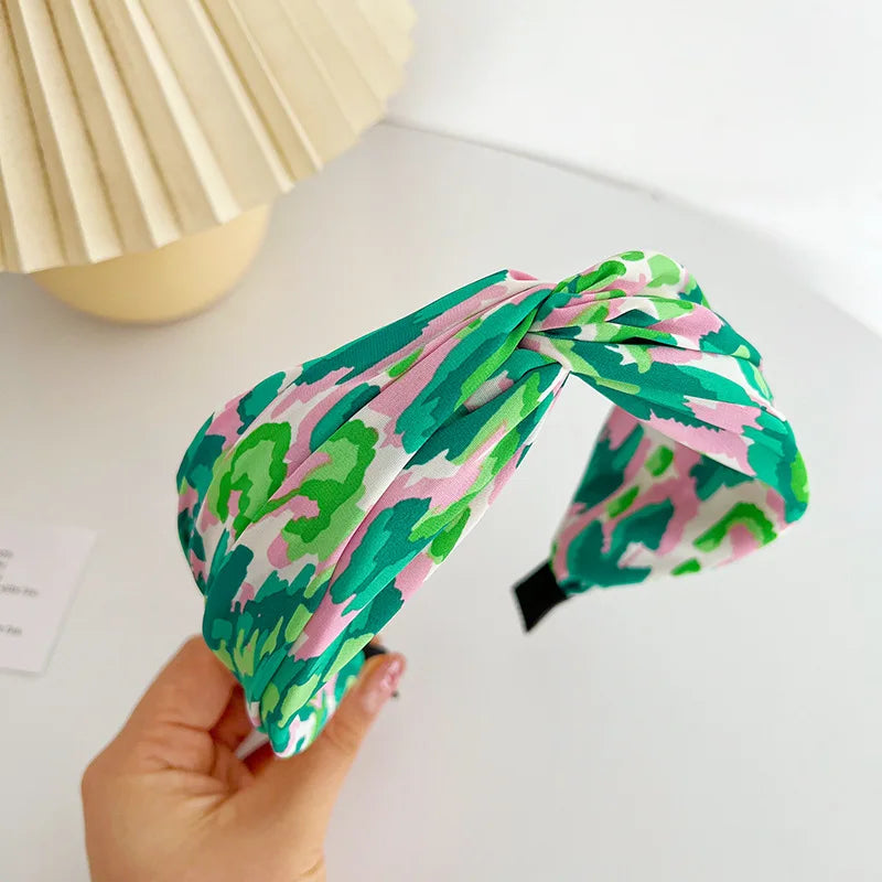 Satin-Haarreif mit Batik-Blumen & großer Schleife – Farbiges Stirnband für Damen & Mädchen | Modisches Haaraccessoire Kaufschwan® Armeegrün