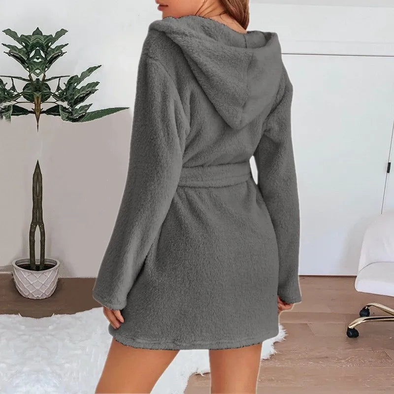 Kuscheliger Damen Bademantel mit Kapuze – Flauschiger Winter Morgenmantel mit Gürtel & Taschen Kaufschwan®