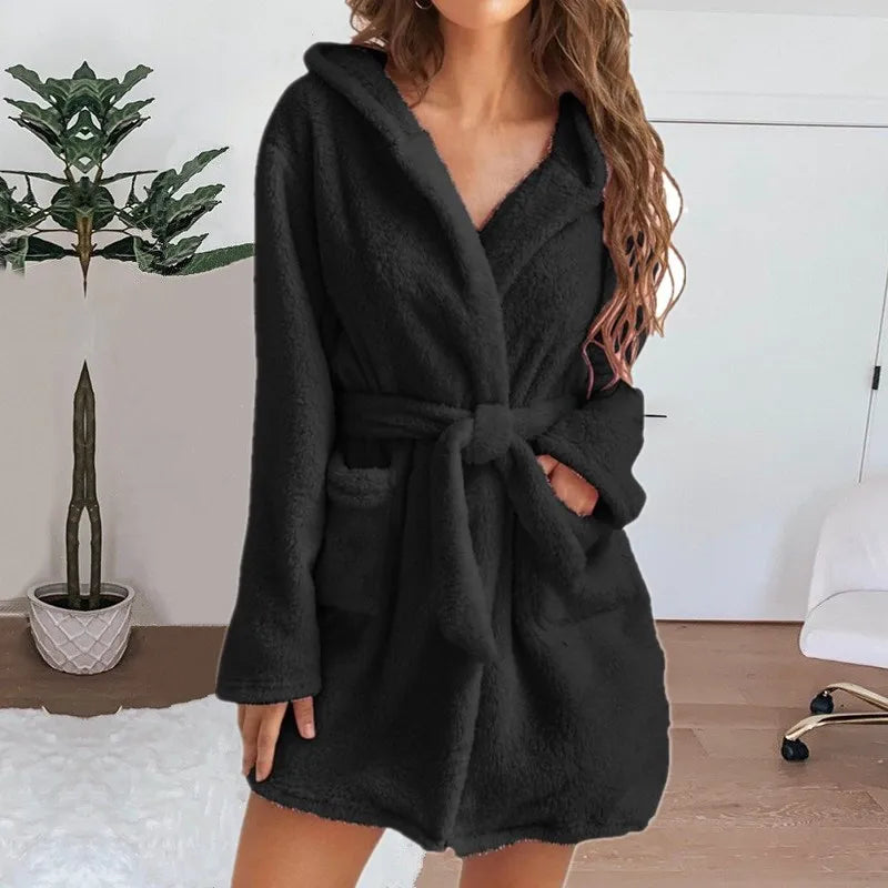 Kuscheliger Damen Bademantel mit Kapuze – Flauschiger Winter Morgenmantel mit Gürtel & Taschen Kaufschwan®