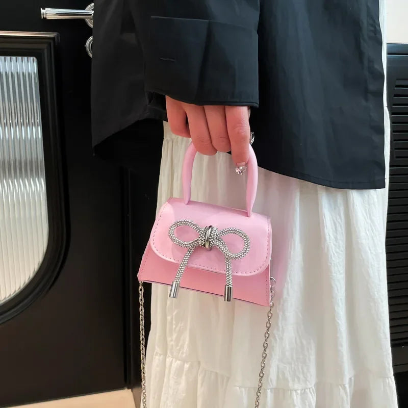 Bunte Schultertasche mit Schmetterlingsknoten – PU Leder Crossbody Ketten-Satchel & Handtasche für Damen Kaufschwan®