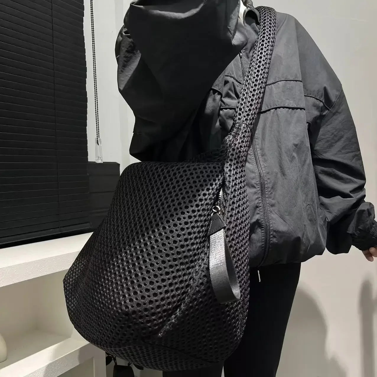 Damen Modische Mesh Nylon Umhängetasche – Leichte Schultertasche mit Großer Kapazität & Trendigem Nahtdesign Kaufschwan® Schwarz