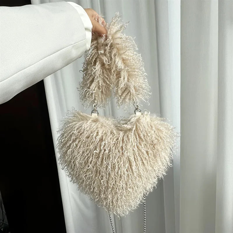 Herzförmige Plüsch Crossbody Tasche – Süße Love Kunstfell Damen Schultertasche & Flauschige Unterarm Handtasche