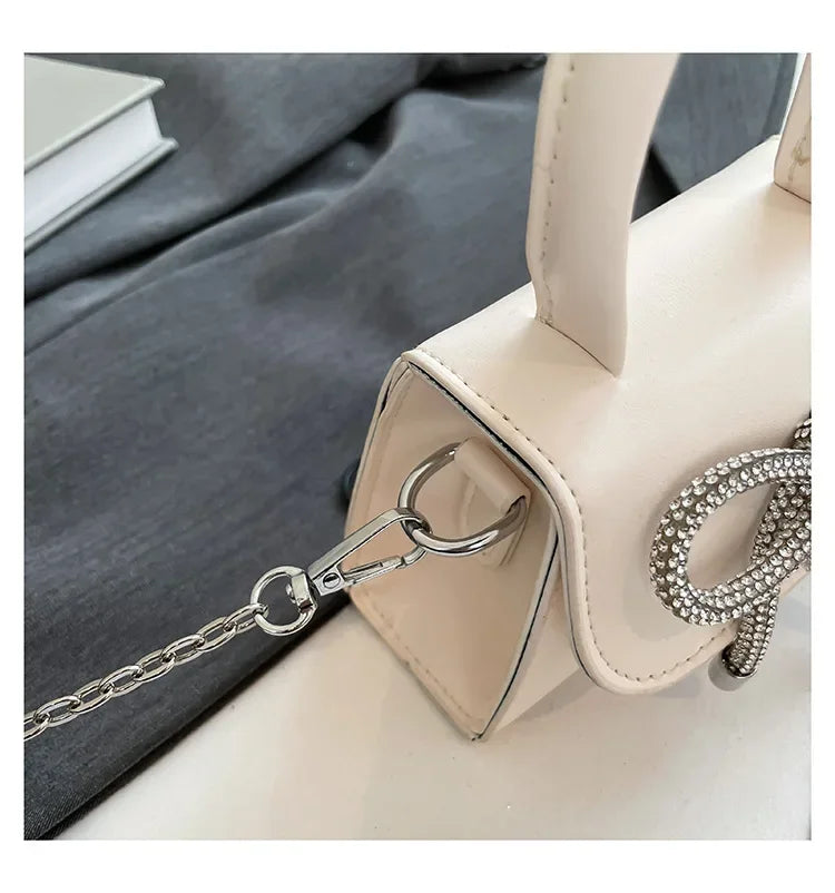 Bunte Schultertasche mit Schmetterlingsknoten – PU Leder Crossbody Ketten-Satchel & Handtasche für Damen