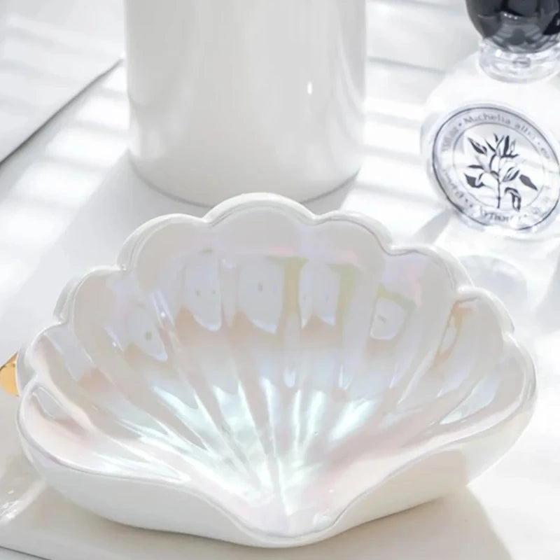Muschelförmige Keramik Seifenschale – Kreativer Seifenhalter mit Abfluss für Badezimmer, Waschbecken oder Schreibtisch Kaufschwan®