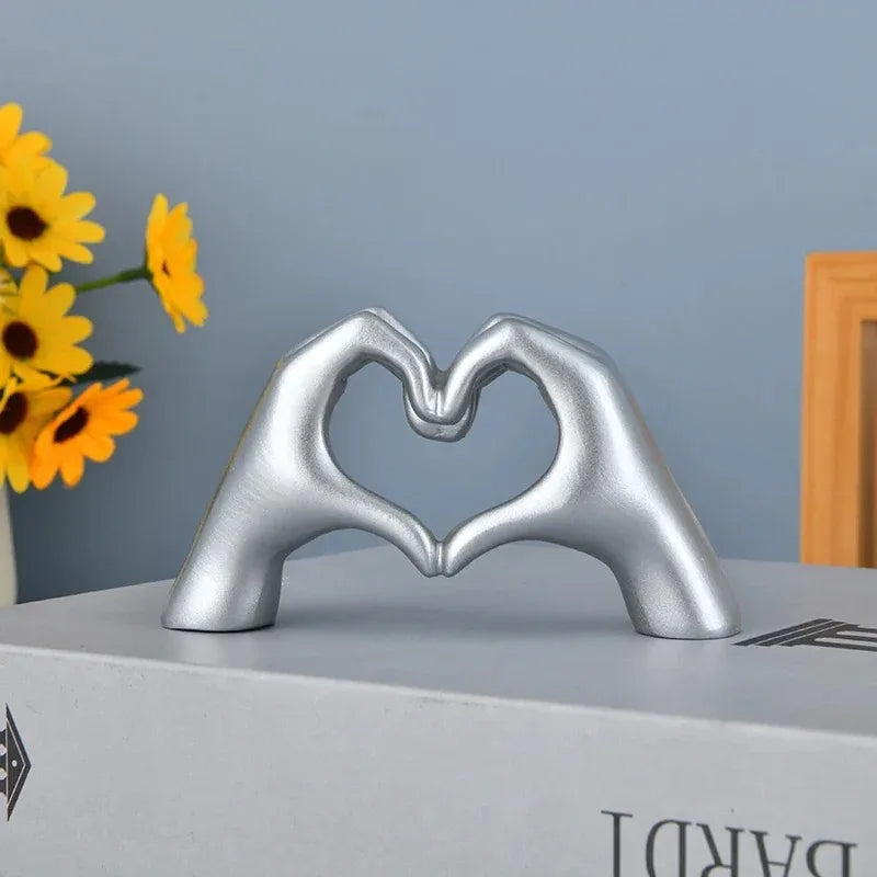 Goldene Herz-Hand Statue – Moderne Liebesgeste Skulptur für Wohnzimmer, Schlafzimmer und Tischdekoration Kaufschwan®
