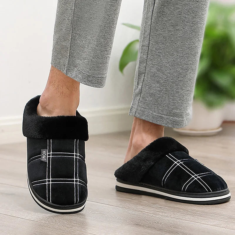 Herren Hausschuhe Kariert mit Memory-Schaum | Warme Plüsch Winter-Schuhe | Rutschfeste Hausschuhe Schwarz | Größe 50–51 Kaufschwan®
