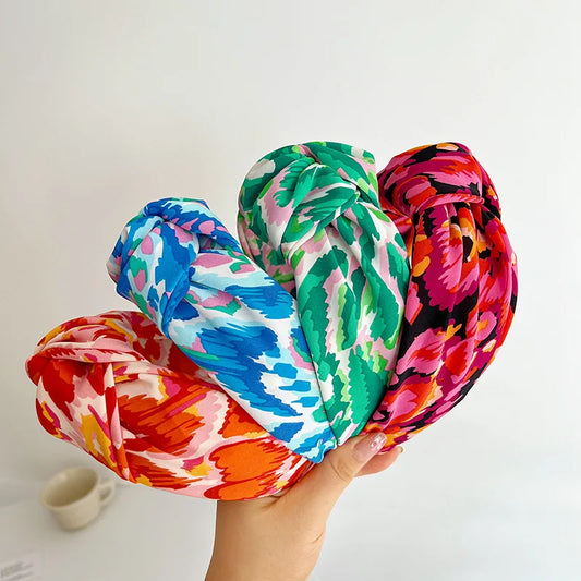 Satin-Haarreif mit Batik-Blumen & großer Schleife – Farbiges Stirnband für Damen & Mädchen | Modisches Haaraccessoire Kaufschwan®