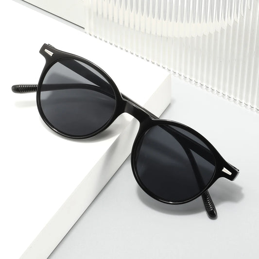 Klassische Runde Sonnenbrille – Sonnenbrille mit PC-Rahmen und Rundlich-Ovaler Form für Damen und Herren, ideal für Alltag und Sommer Kaufschwan® Schwarz