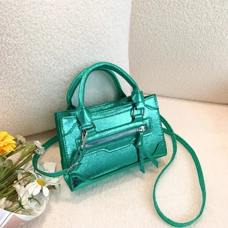 Glänzende Lackleder Crossbody Tasche – Damen Schulter Handtasche im Weichen Quadratischen Design mit Reißverschluss & Polyesterfutter