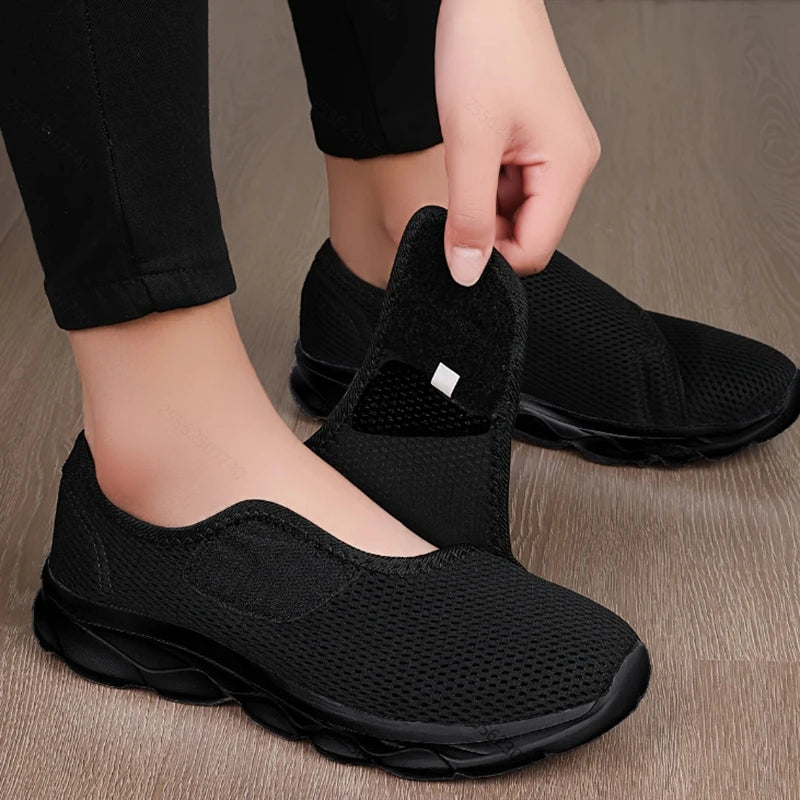 Unisex Weitgeschnittene Sneaker – Atmungsaktive Mesh Freizeitschuhe | Bequeme Flache Schuhe für Damen & Herren Kaufschwan® Ganz in Schwarz 45
