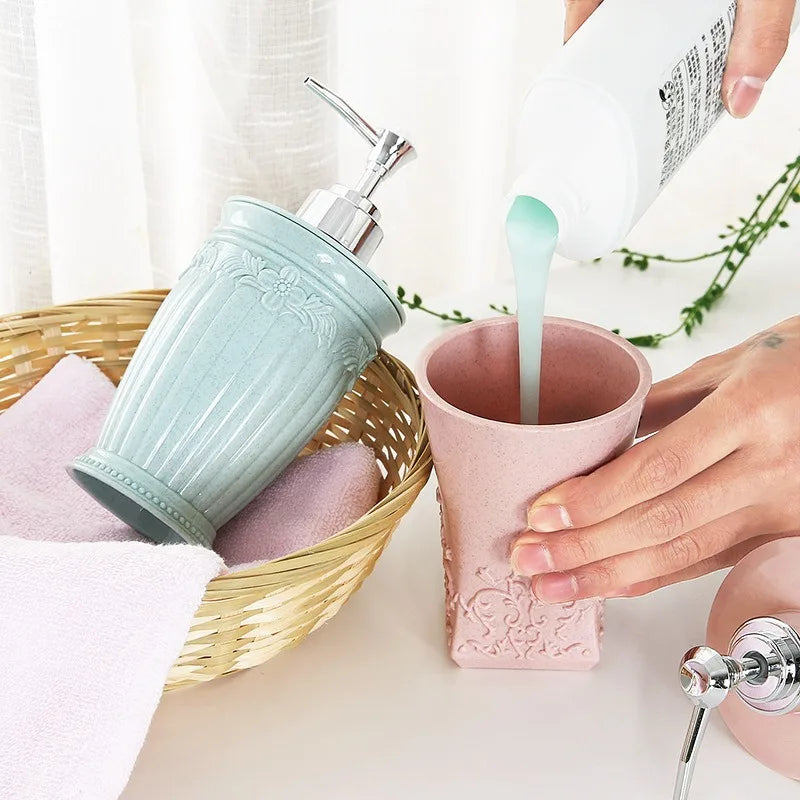 Modischer Buntglas-Seifenspender mit Gravur – Handpumpe für Bad-Desinfektionsmittel & Shampoo-Emulsion Kaufschwan®