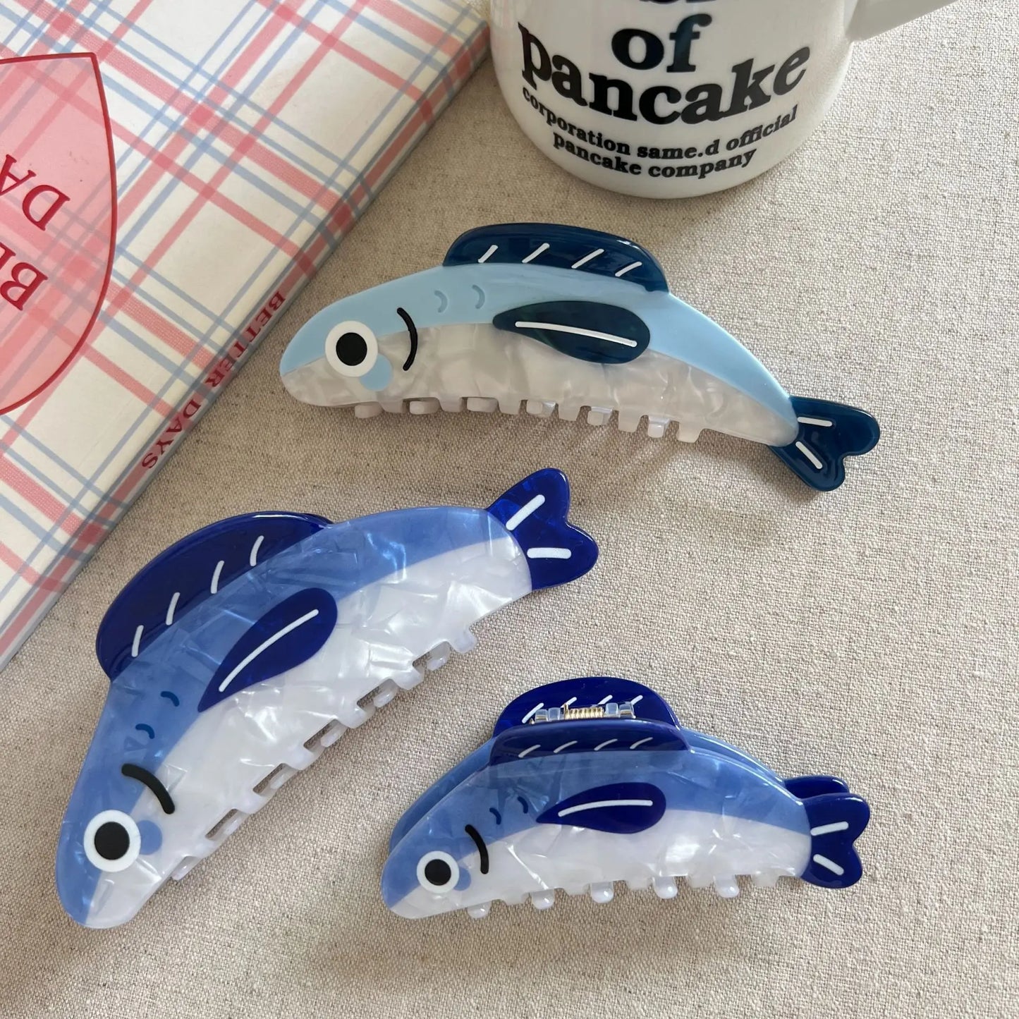 Blaue Sardinen-Haarklammer im maritimen Fischdesign Kaufschwan®