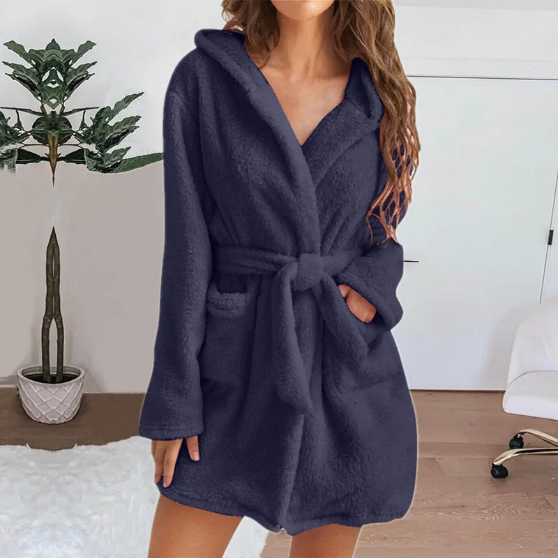 Kuscheliger Damen Bademantel mit Kapuze – Flauschiger Winter Morgenmantel mit Gürtel & Taschen Kaufschwan®