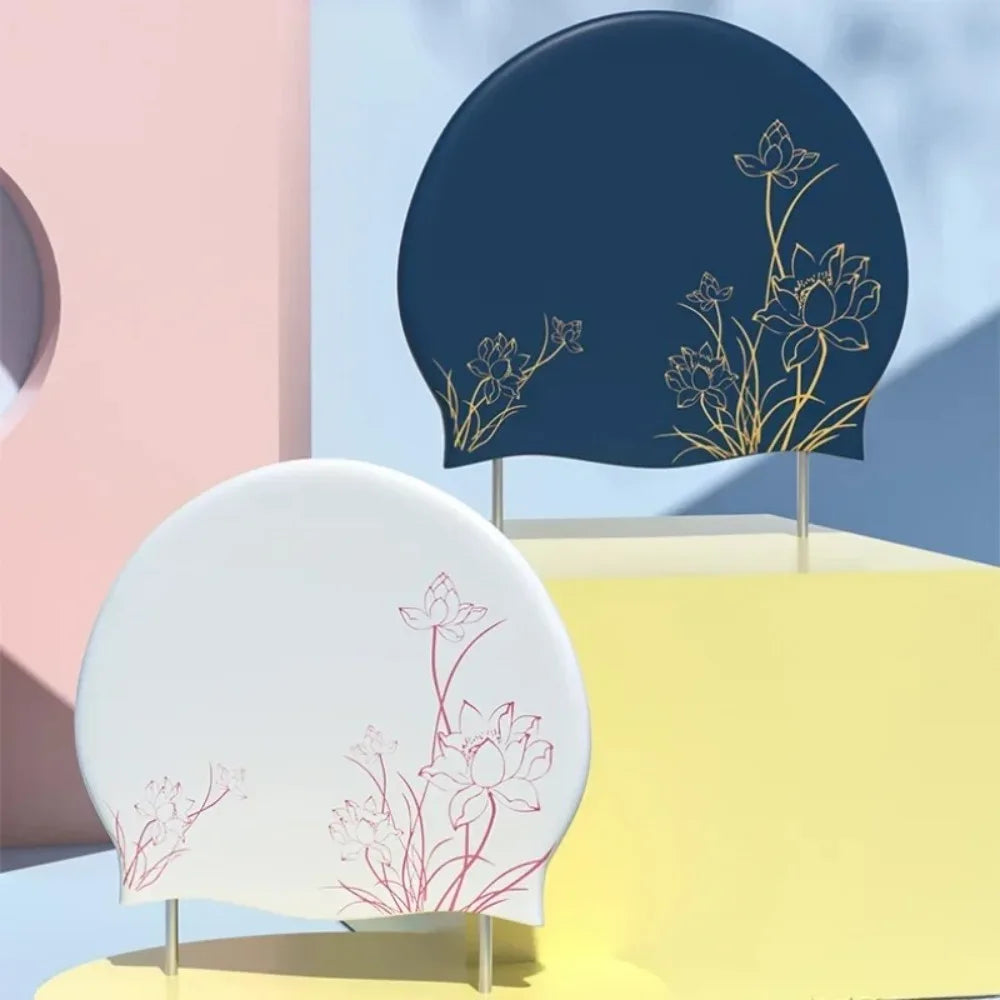 Silikon Schwimmkappe für Damen – Wasserdichte Badehaube mit Lotusmuster | Weiche & Elastische Schwimmhaube für Langes Haar mit Ohrenschutz